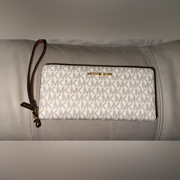 Michael Kors Handbags - Michael Kors White and Brown Wristlet Wallet
NWOT